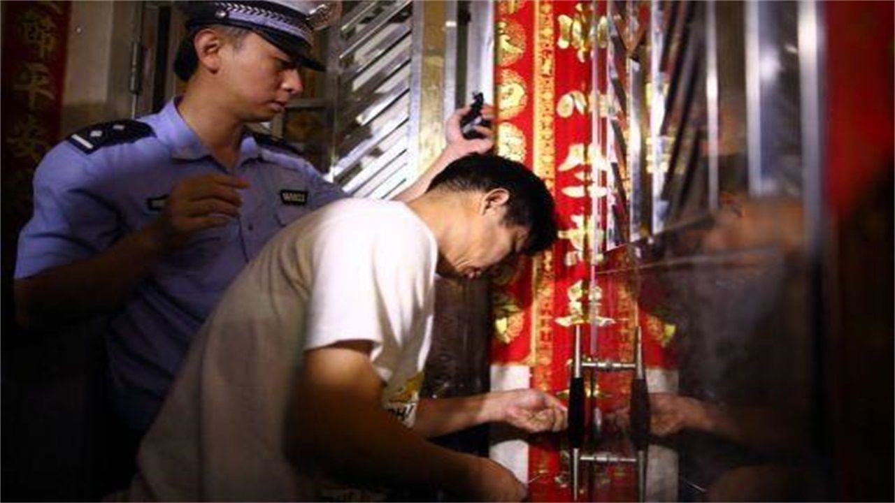 贵定县请开锁师傅开了锁后，师傅